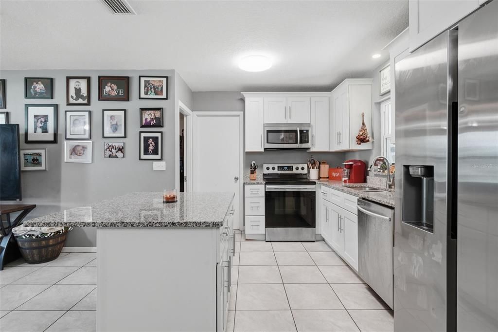 На продажу: $349,999 (3 спален, 2 ванн, 1300 Квадратных фут)