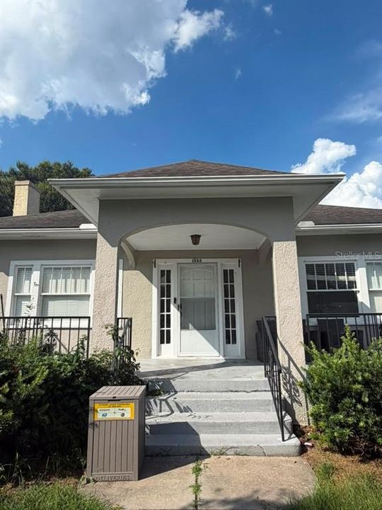 For Rent: $1,300 (1 beds, 1 baths, 700 Square Feet)