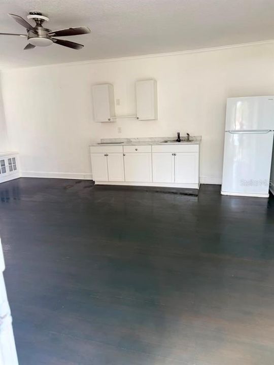 For Rent: $1,300 (1 beds, 1 baths, 700 Square Feet)
