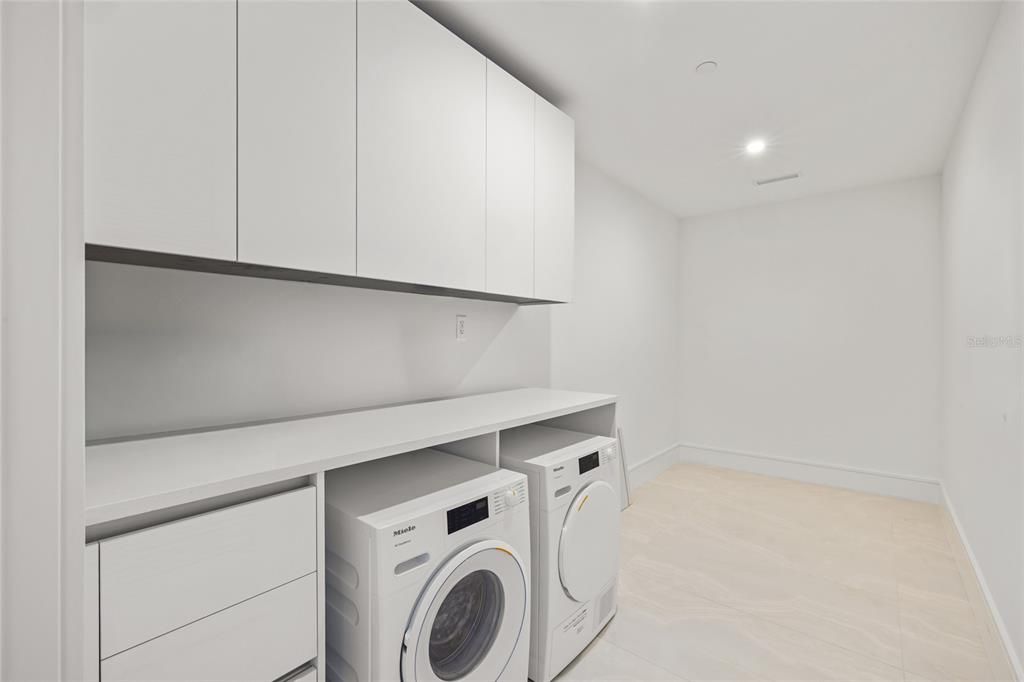 En Renta: $18,500 (3 camas, 3 baños, 3201 Pies cuadrados)