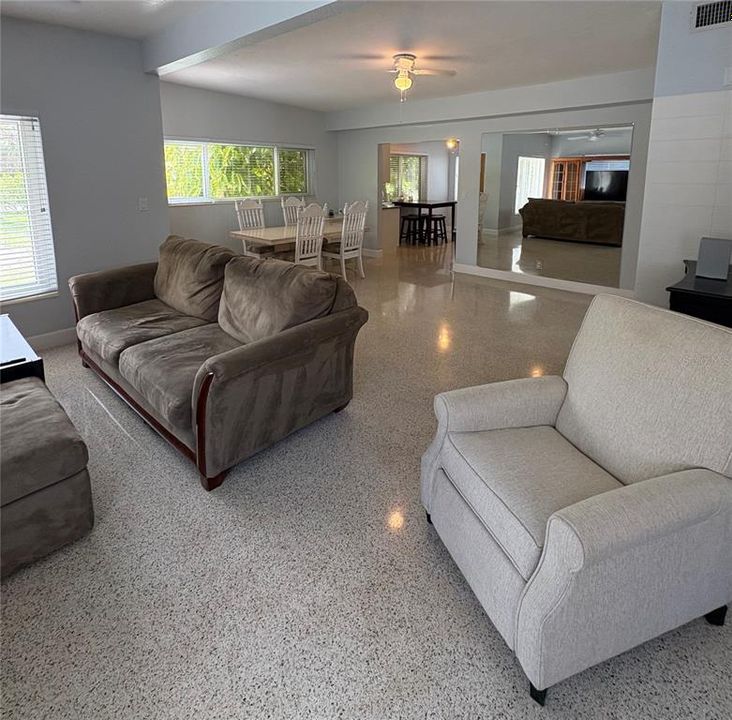 For Rent: $2,600 (3 beds, 1 baths, 1544 Square Feet)