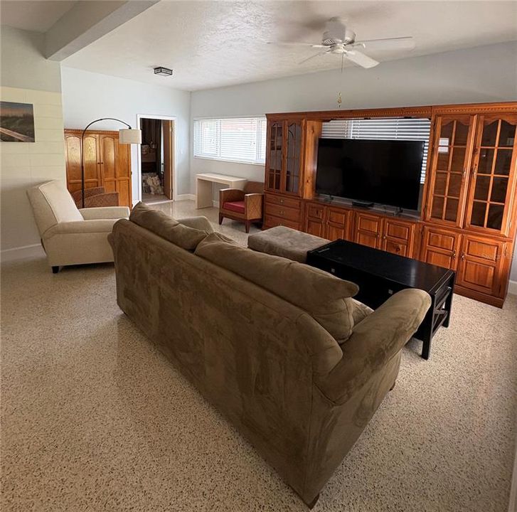 For Rent: $2,600 (3 beds, 1 baths, 1544 Square Feet)