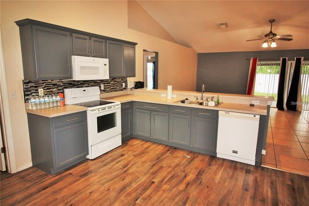 En Renta: $1,850 (4 camas, 2 baños, 1820 Pies cuadrados)