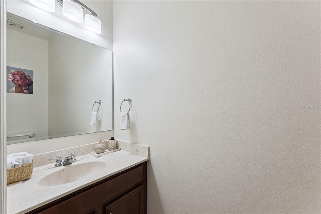 For Rent: $2,600 (3 beds, 2 baths, 1701 Square Feet)