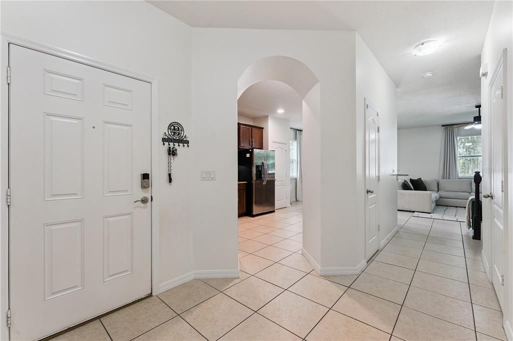 For Rent: $2,600 (3 beds, 2 baths, 1701 Square Feet)