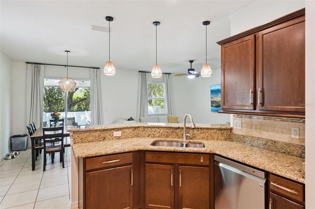 For Rent: $2,600 (3 beds, 2 baths, 1701 Square Feet)