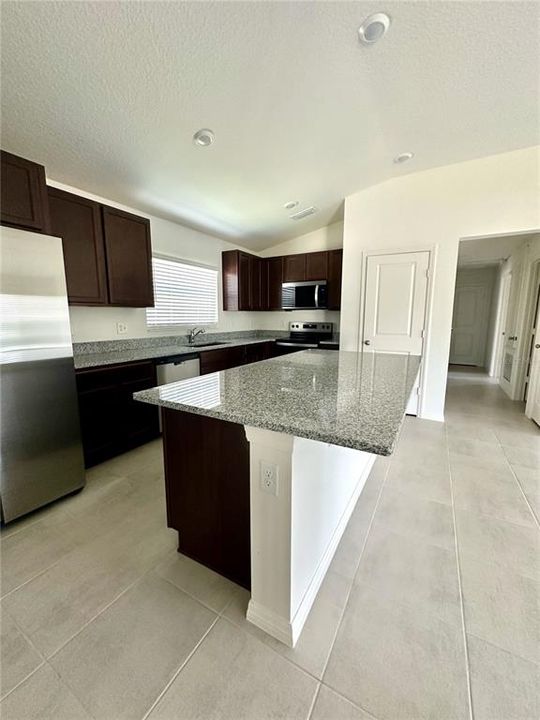 В аренду: $1,900 (3 спален, 2 ванн, 1511 Квадратных фут)