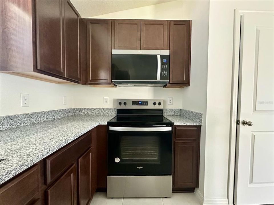 В аренду: $1,900 (3 спален, 2 ванн, 1511 Квадратных фут)