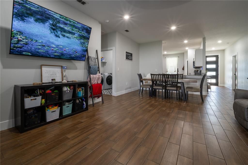 En Venta: $315,000 (4 camas, 2 baños, 1710 Pies cuadrados)