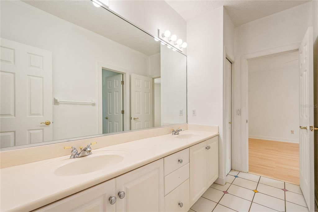For Sale: $1,359,000 (5 beds, 4 baths, 4469 Square Feet)