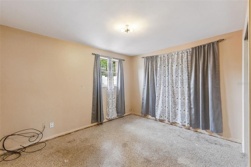 Active With Contract: $150,000 (2 beds, 1 baths, 925 Square Feet)