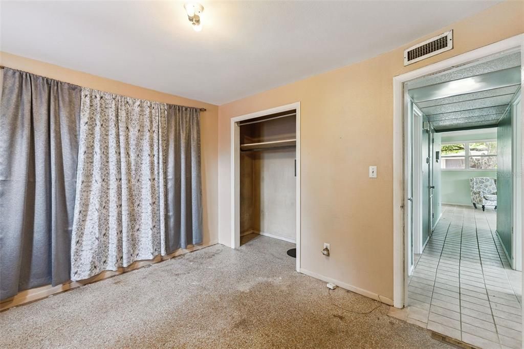 Active With Contract: $150,000 (2 beds, 1 baths, 925 Square Feet)