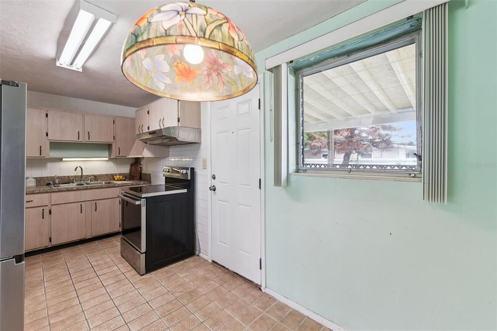 Active With Contract: $150,000 (2 beds, 1 baths, 925 Square Feet)