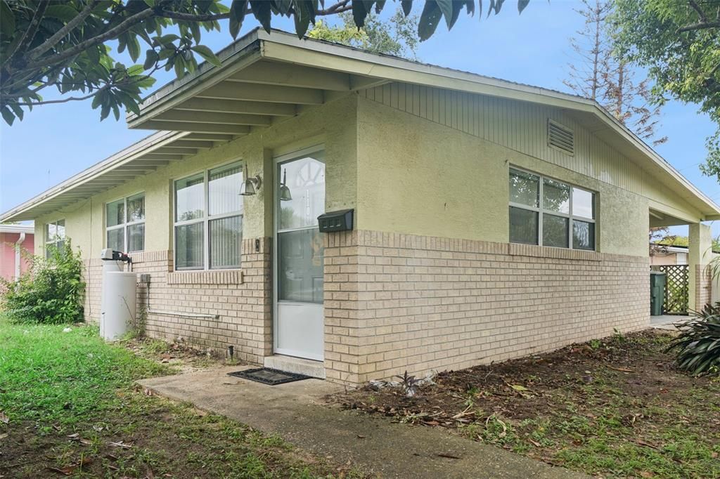Active With Contract: $150,000 (2 beds, 1 baths, 925 Square Feet)