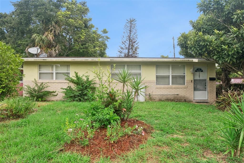 Active With Contract: $150,000 (2 beds, 1 baths, 925 Square Feet)
