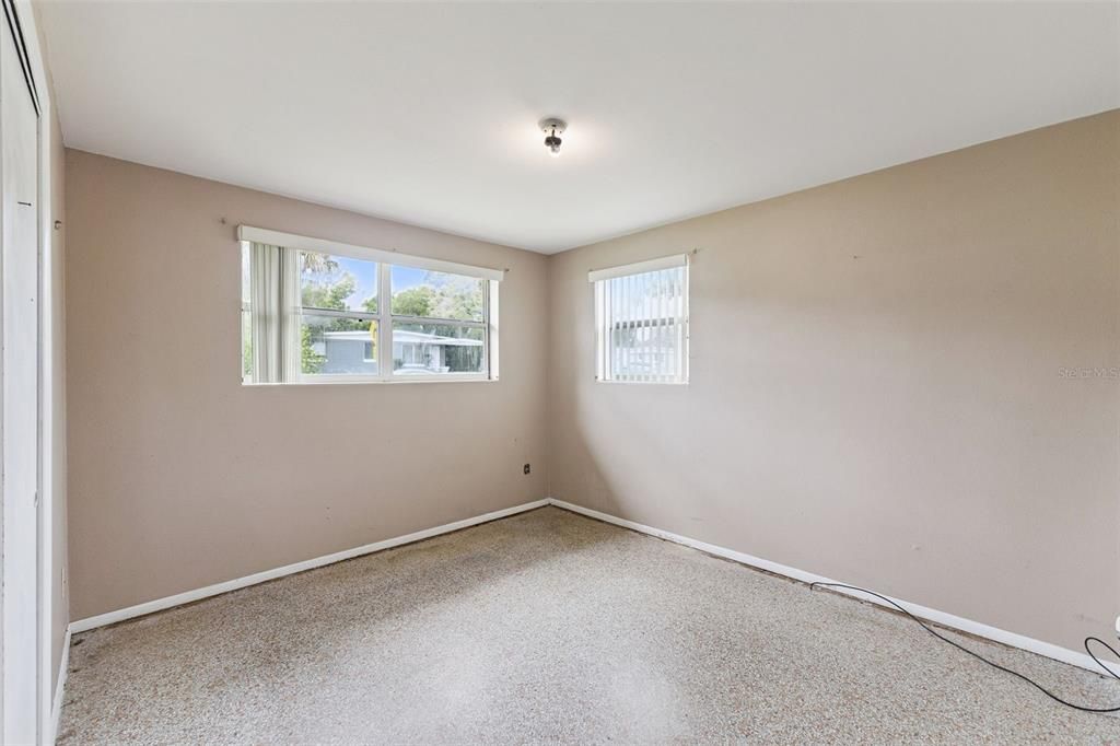 Active With Contract: $150,000 (2 beds, 1 baths, 925 Square Feet)