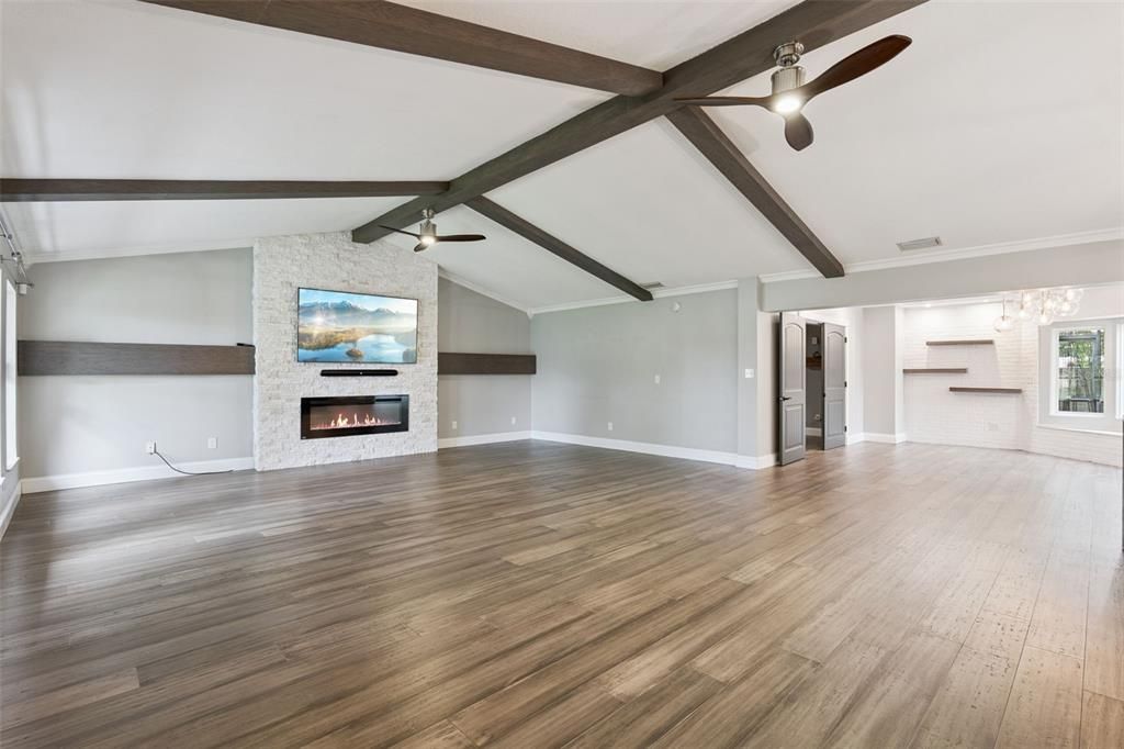 For Sale: $550,000 (2 beds, 2 baths, 1808 Square Feet)