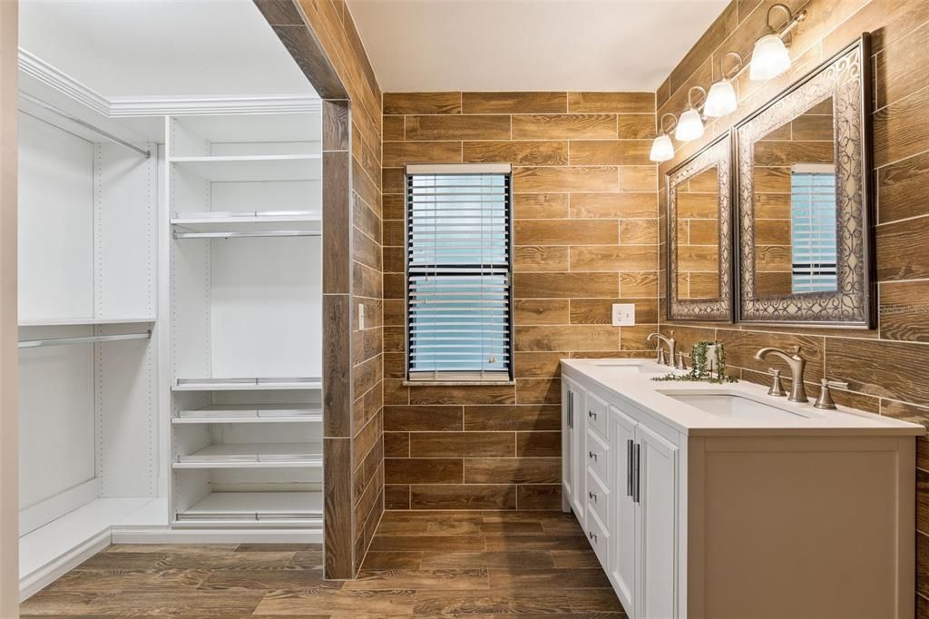 For Sale: $550,000 (2 beds, 2 baths, 1808 Square Feet)