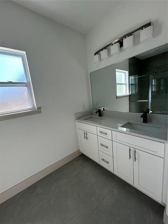 В аренду: $1,900 (4 спален, 2 ванн, 1551 Квадратных фут)