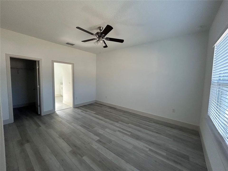 В аренду: $1,900 (4 спален, 2 ванн, 1551 Квадратных фут)