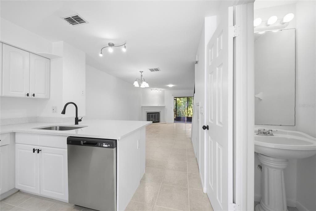En Venta: $215,000 (2 camas, 2 baños, 1089 Pies cuadrados)