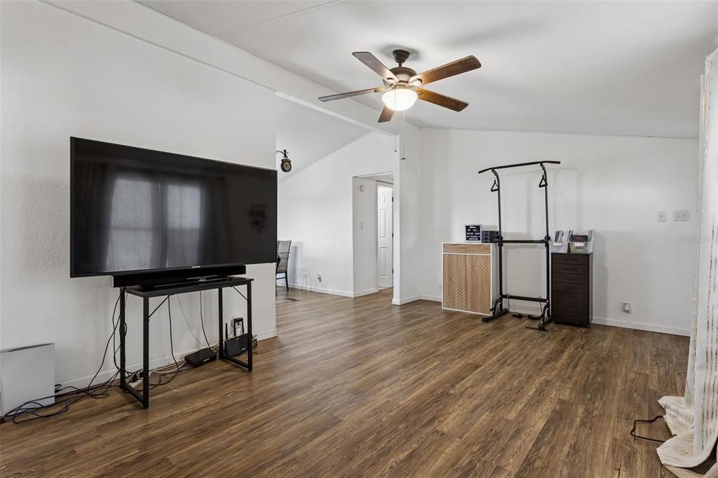 For Sale: $160,000 (3 beds, 2 baths, 1056 Square Feet)