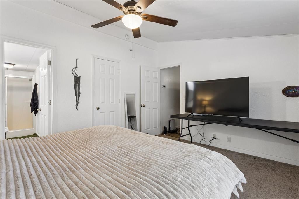 For Sale: $160,000 (3 beds, 2 baths, 1056 Square Feet)