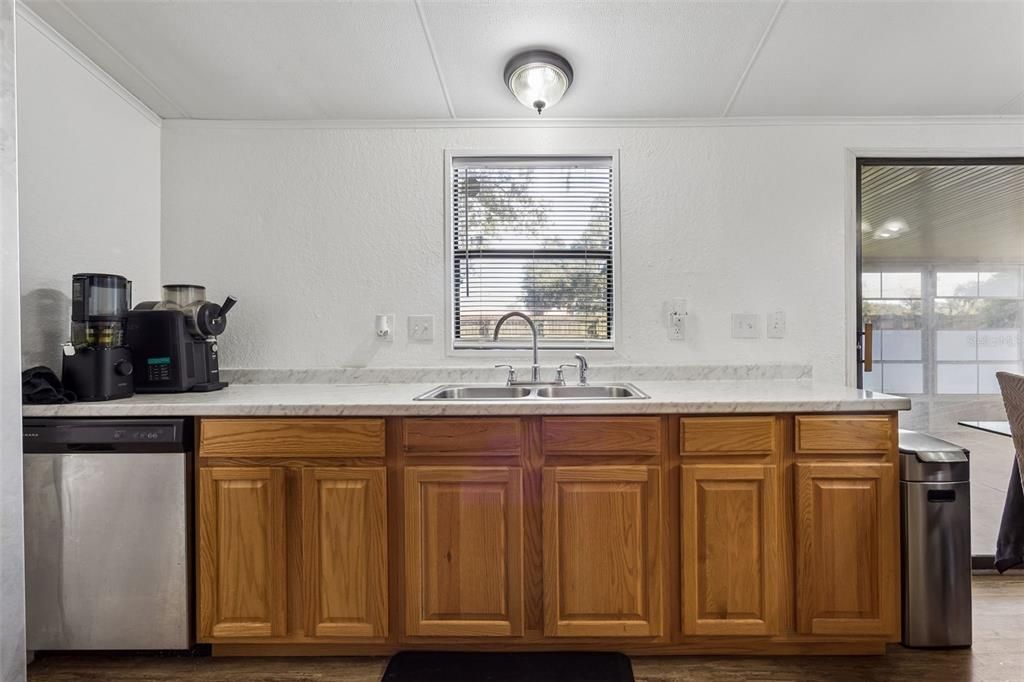 For Sale: $160,000 (3 beds, 2 baths, 1056 Square Feet)