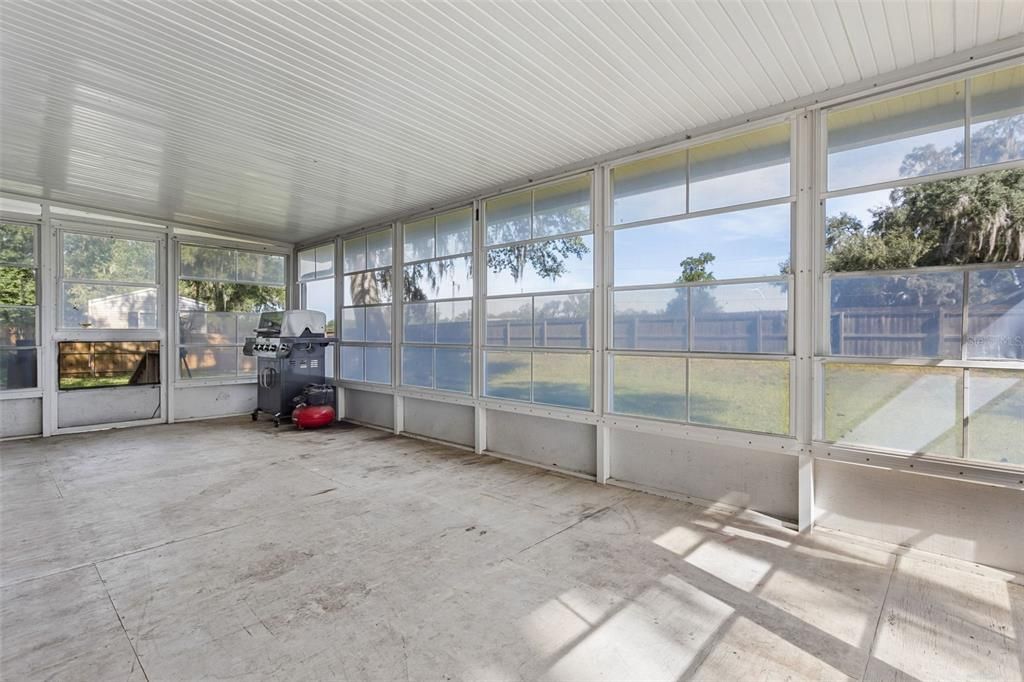 For Sale: $160,000 (3 beds, 2 baths, 1056 Square Feet)