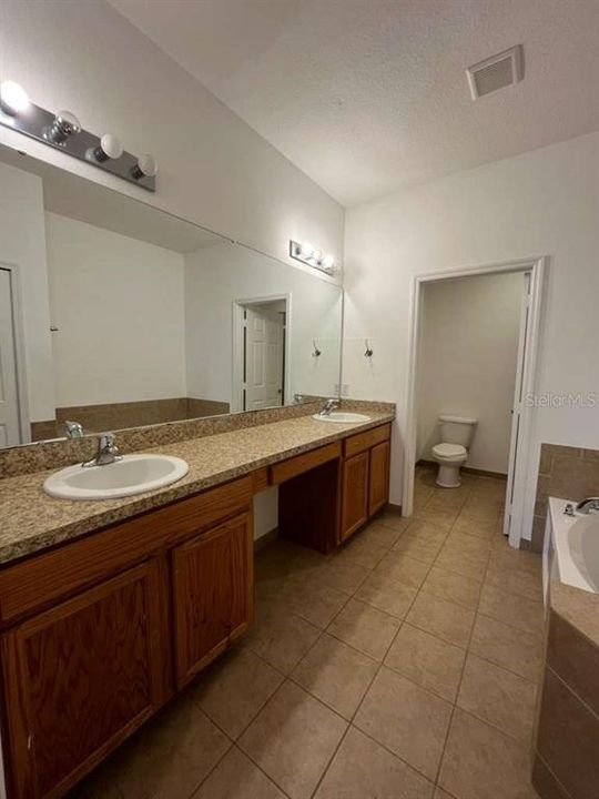 For Rent: $2,250 (4 beds, 2 baths, 1709 Square Feet)