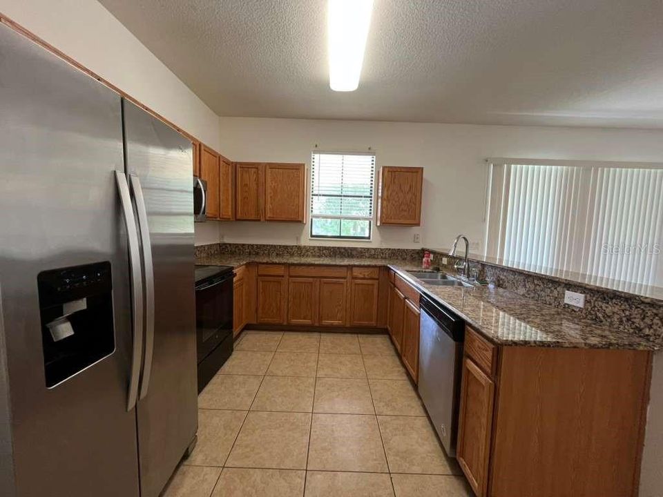 For Rent: $2,250 (4 beds, 2 baths, 1709 Square Feet)