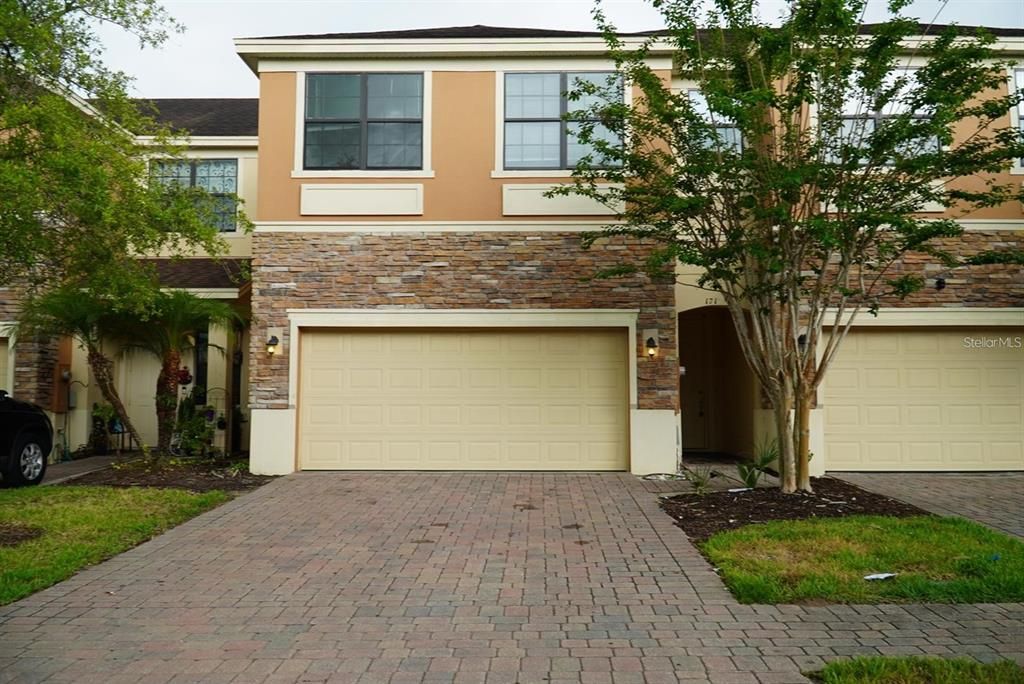 For Rent: $2,250 (4 beds, 2 baths, 1709 Square Feet)