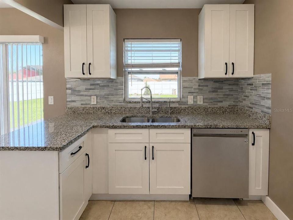 For Sale: $235,000 (2 beds, 2 baths, 1032 Square Feet)