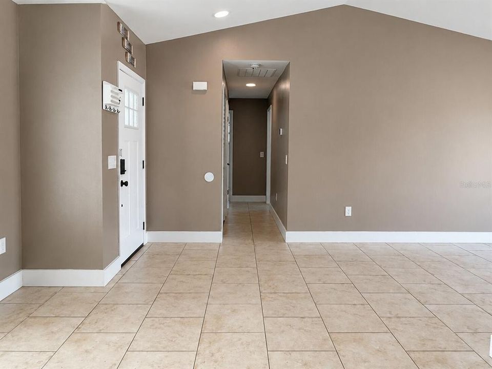 For Sale: $235,000 (2 beds, 2 baths, 1032 Square Feet)