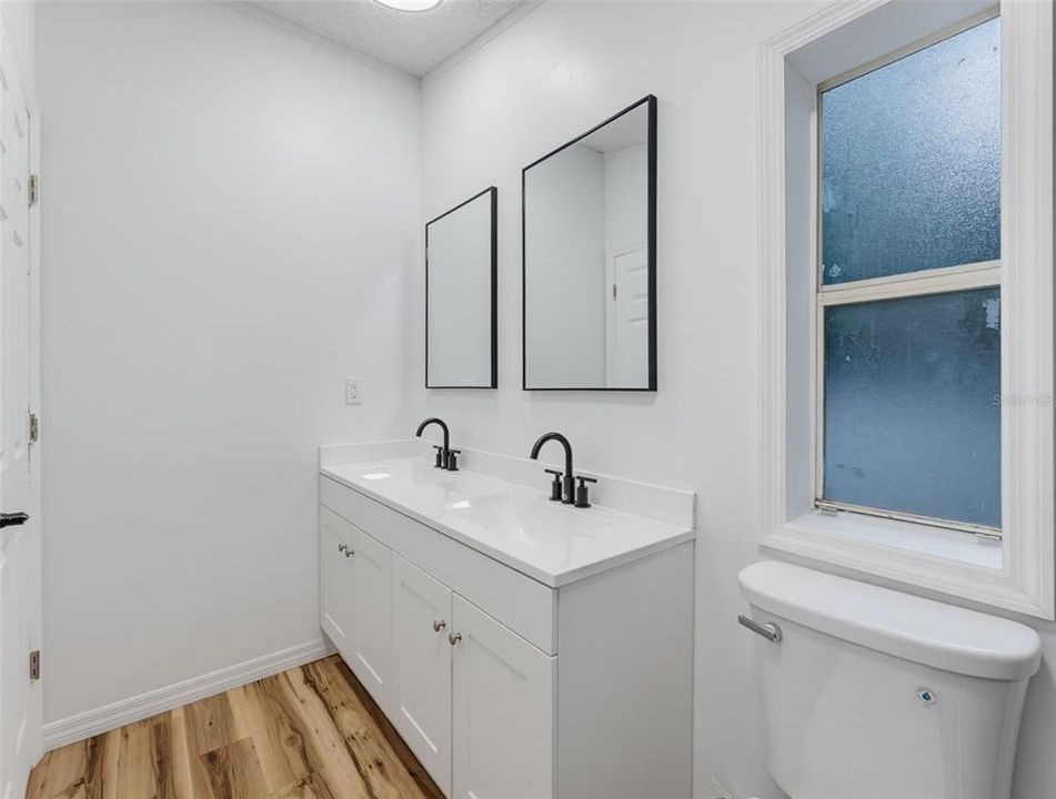 На продажу: $229,999 (3 спален, 2 ванн, 1152 Квадратных фут)