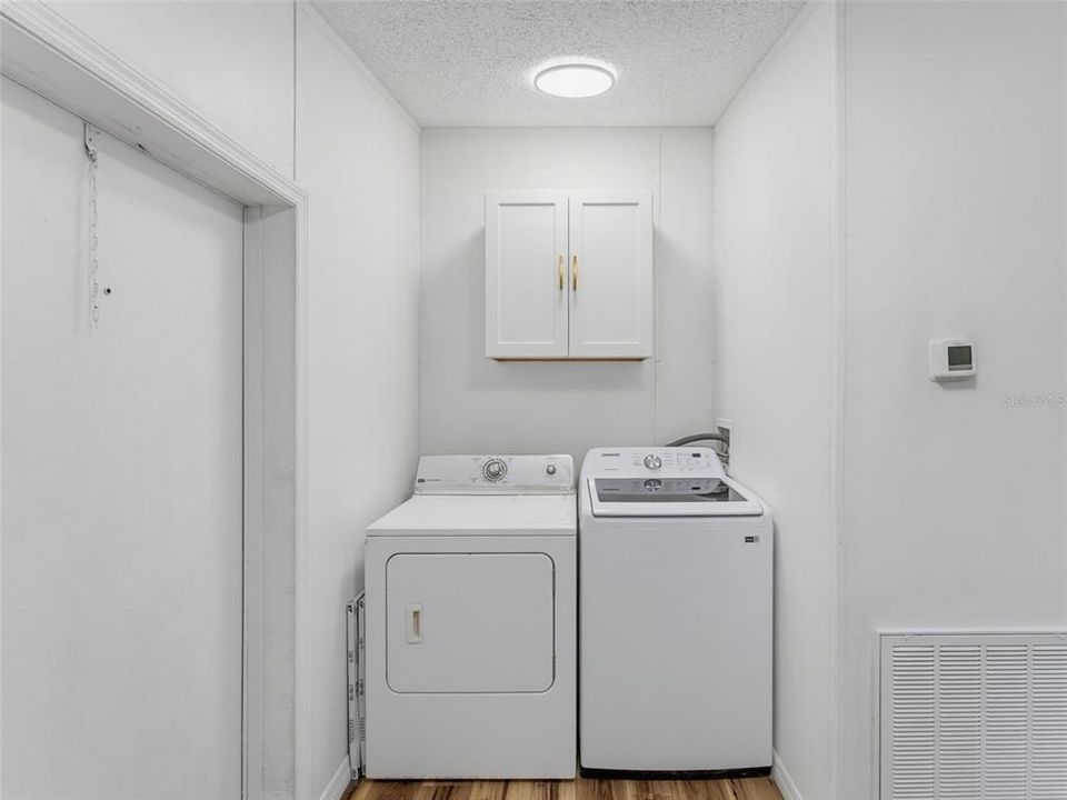 На продажу: $229,999 (3 спален, 2 ванн, 1152 Квадратных фут)