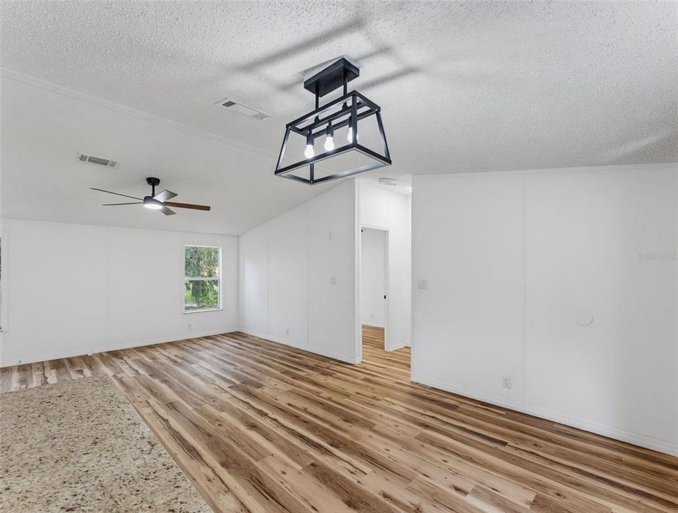На продажу: $229,999 (3 спален, 2 ванн, 1152 Квадратных фут)