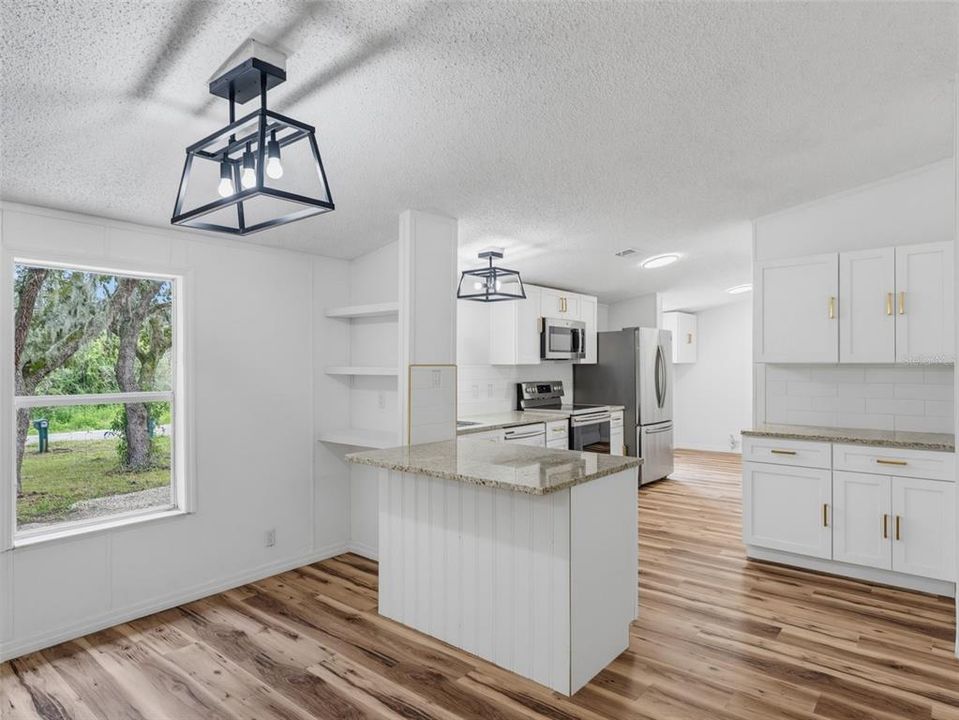На продажу: $229,999 (3 спален, 2 ванн, 1152 Квадратных фут)