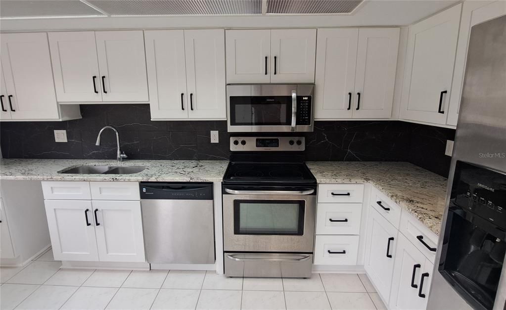 For Rent: $2,200 (2 beds, 2 baths, 1250 Square Feet)