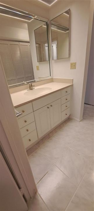 For Rent: $2,200 (2 beds, 2 baths, 1250 Square Feet)