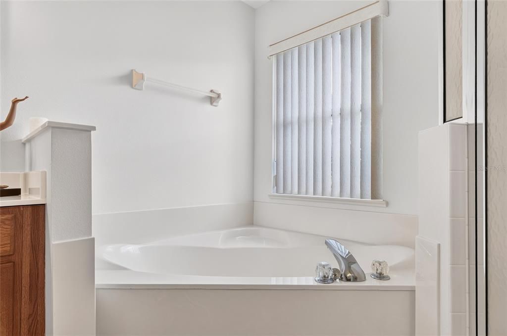 For Sale: $344,900 (3 beds, 2 baths, 2131 Square Feet)