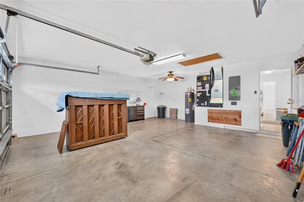 For Sale: $344,900 (3 beds, 2 baths, 2131 Square Feet)