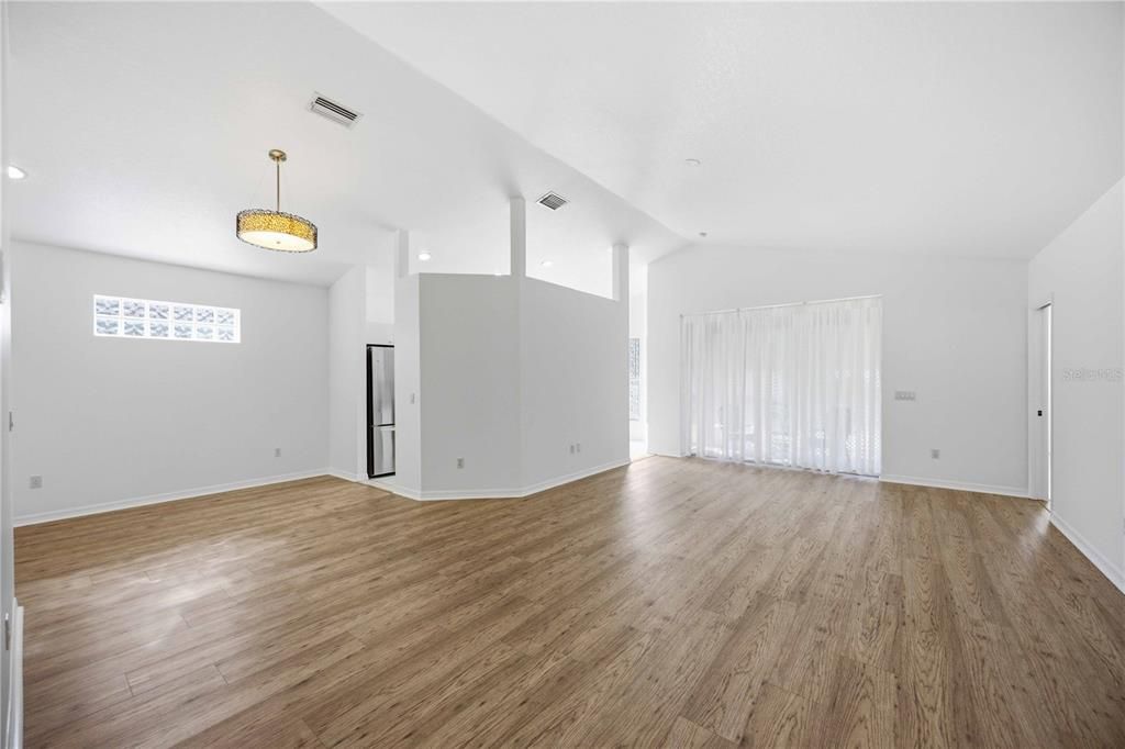 For Sale: $424,900 (3 beds, 2 baths, 1576 Square Feet)