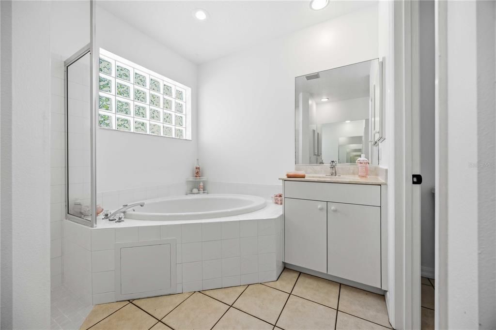 For Sale: $424,900 (3 beds, 2 baths, 1576 Square Feet)