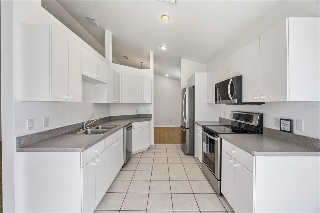 For Sale: $424,900 (3 beds, 2 baths, 1576 Square Feet)