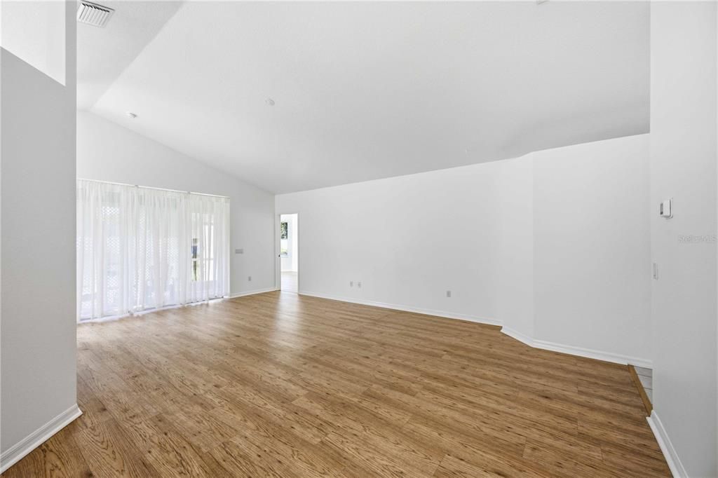 For Sale: $424,900 (3 beds, 2 baths, 1576 Square Feet)