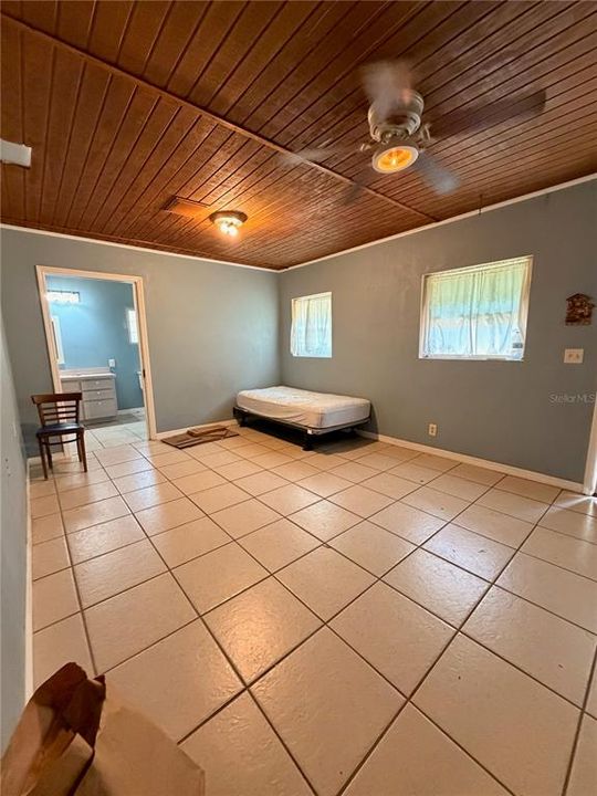 En Venta: $370,000 (3 camas, 3 baños, 2400 Pies cuadrados)