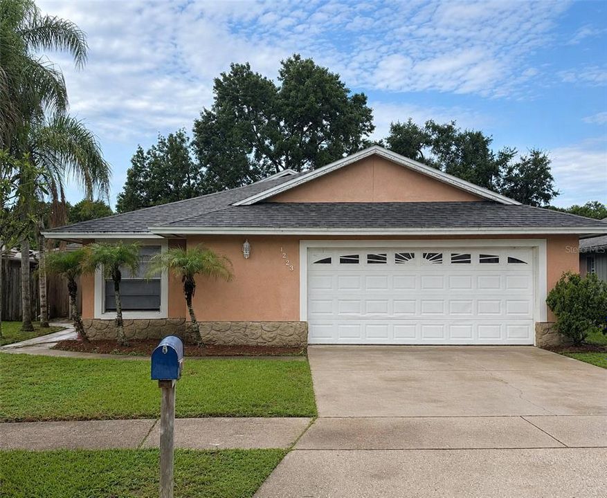 For Rent: $2,495 (5 beds, 2 baths, 1568 Square Feet)