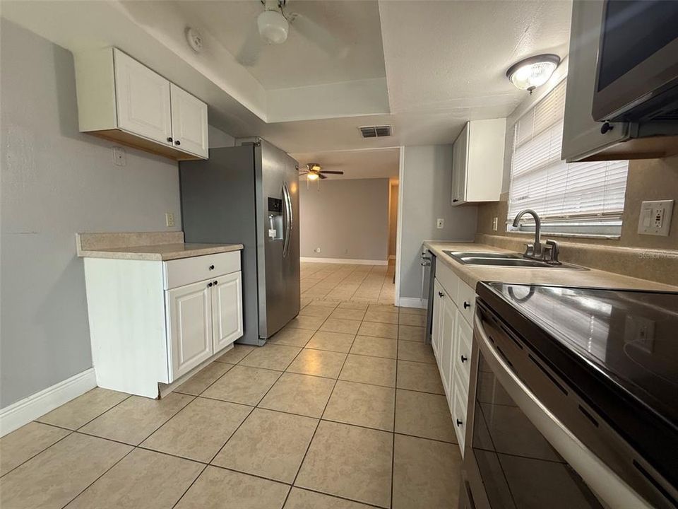 For Rent: $2,495 (5 beds, 2 baths, 1568 Square Feet)