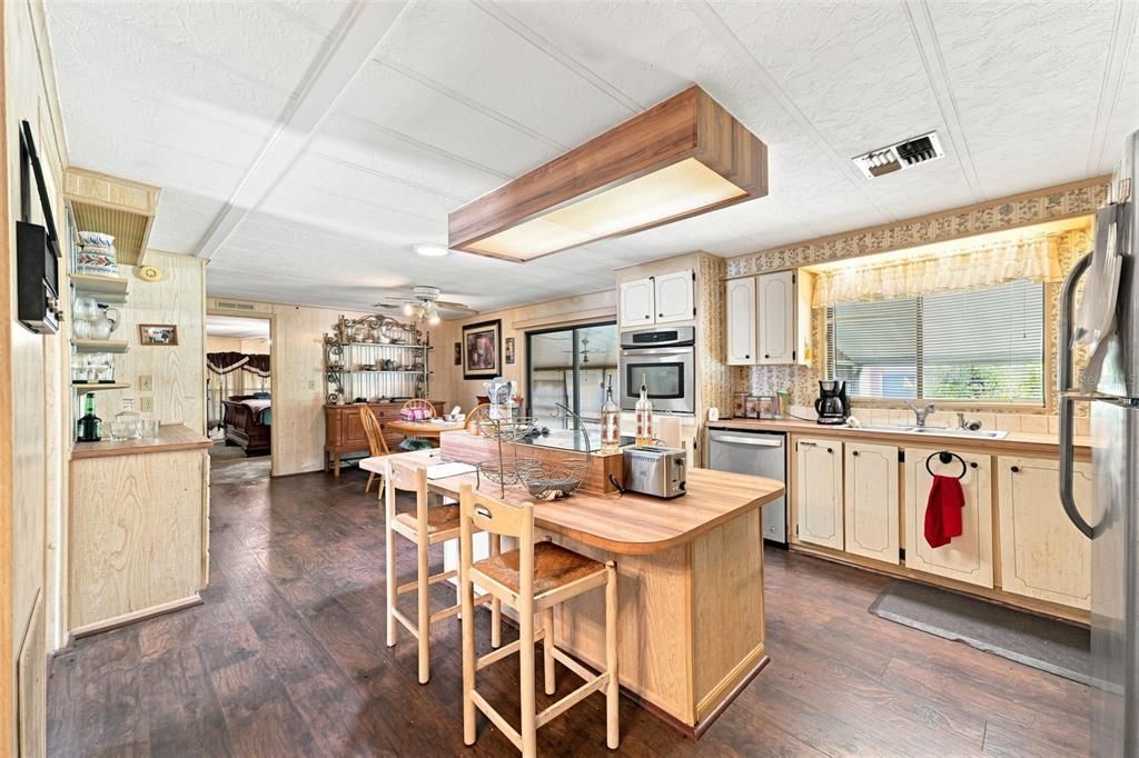 На продажу: $125,000 (2 спален, 2 ванн, 1384 Квадратных фут)